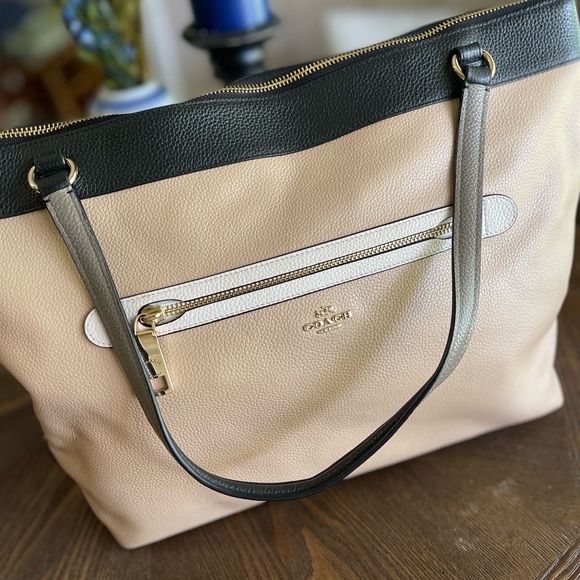 Coach Bag, Three-tone - Picture 1 of 8